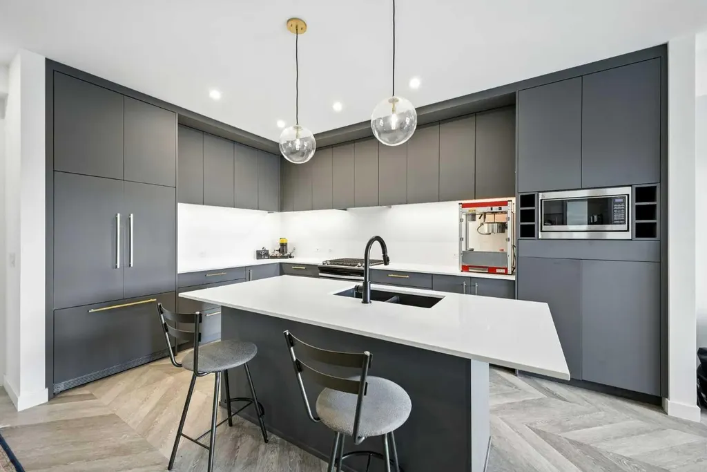 4275 Norford Avenue NW Calgary AB T3B 6M2