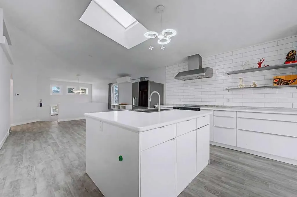 267 Panamount Hill NW Calgary AB T3K 5M3