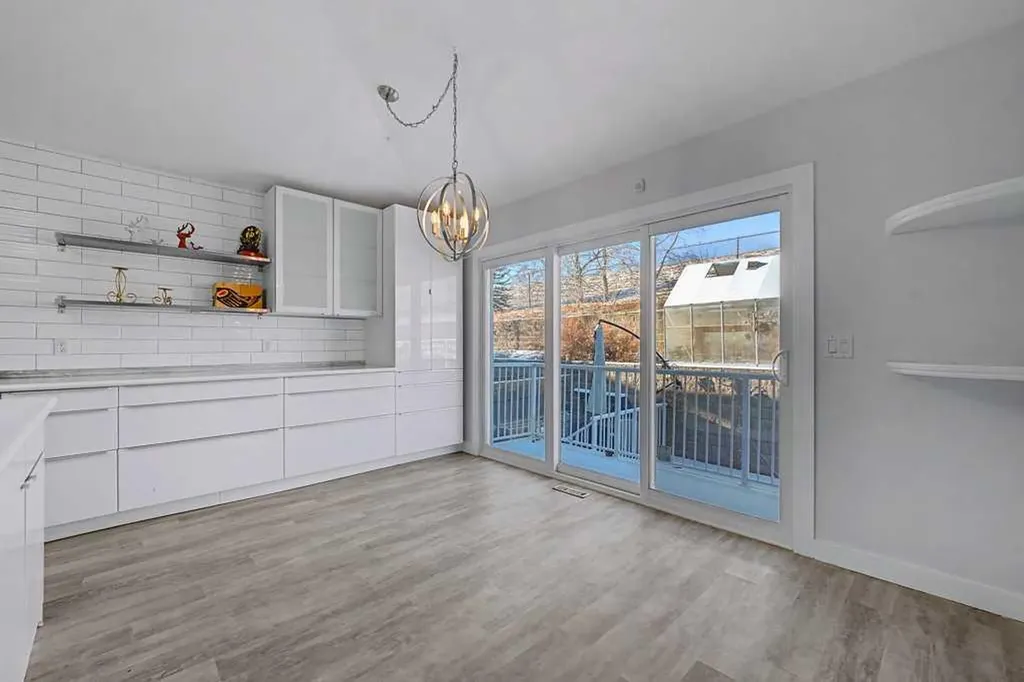 267 Panamount Hill NW Calgary AB T3K 5M3