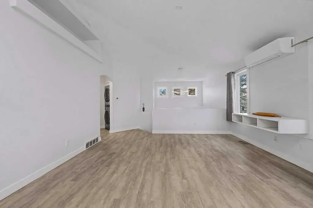 267 Panamount Hill NW Calgary AB T3K 5M3