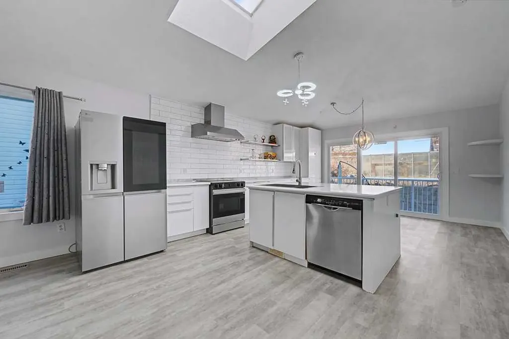 267 Panamount Hill NW Calgary AB T3K 5M3