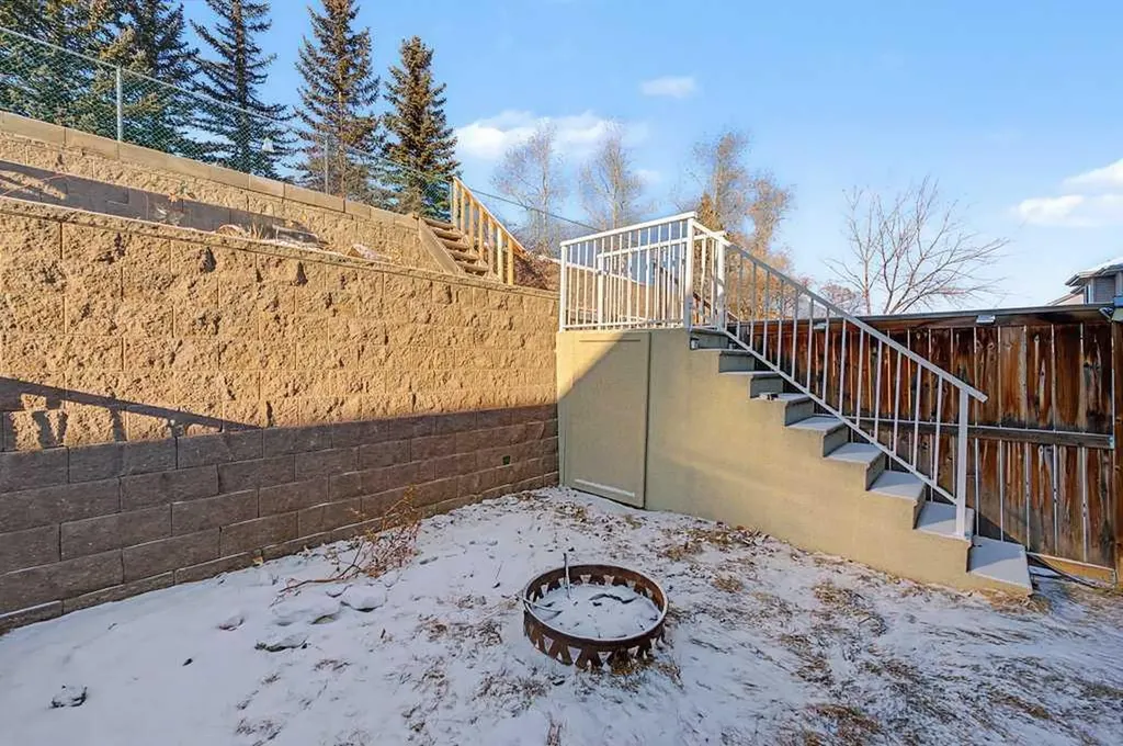 267 Panamount Hill NW Calgary AB T3K 5M3