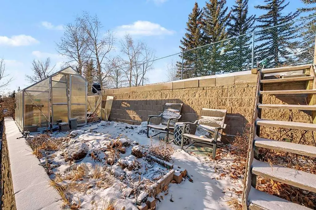 267 Panamount Hill NW Calgary AB T3K 5M3