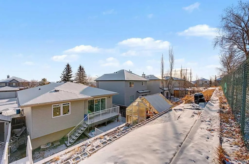 267 Panamount Hill NW Calgary AB T3K 5M3