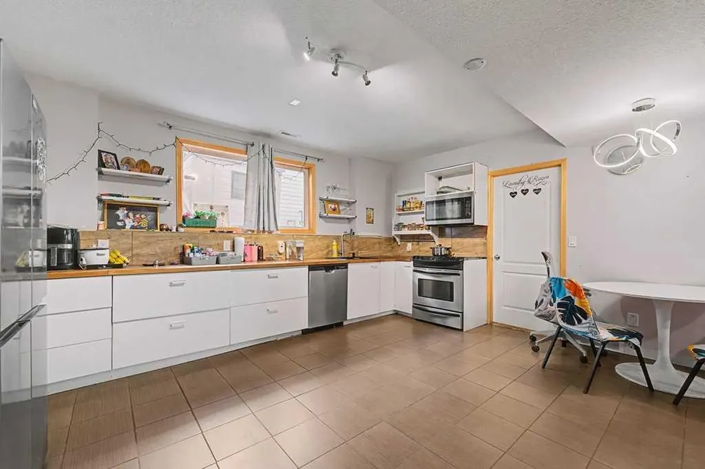 267 Panamount Hill NW Calgary AB T3K 5M3