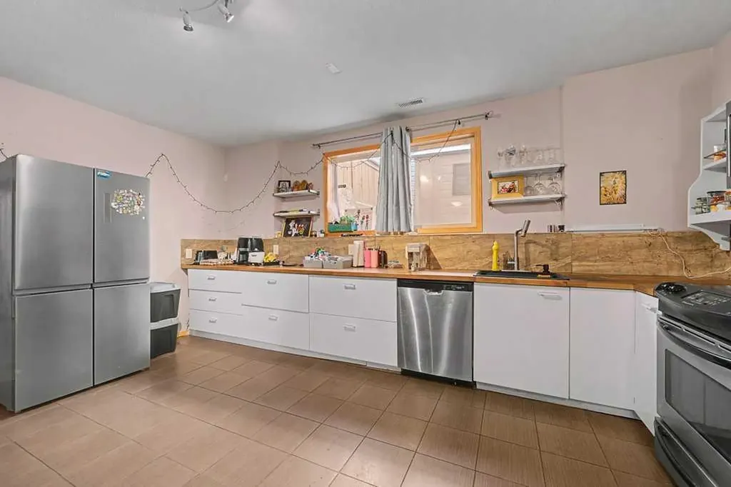 267 Panamount Hill NW Calgary AB T3K 5M3