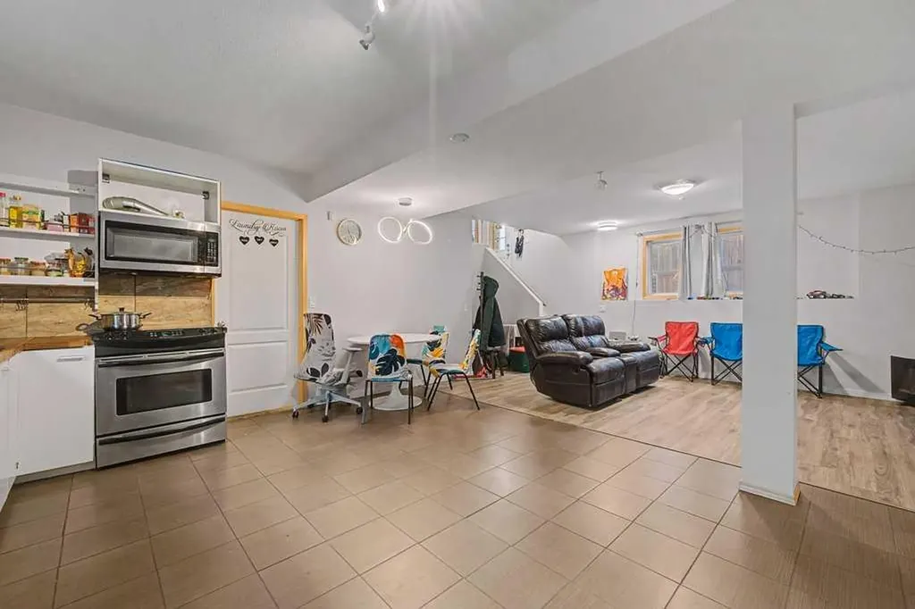 267 Panamount Hill NW Calgary AB T3K 5M3