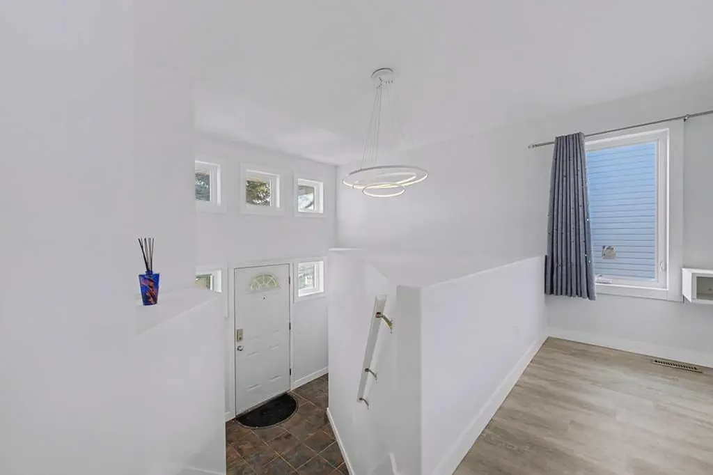 267 Panamount Hill NW Calgary AB T3K 5M3