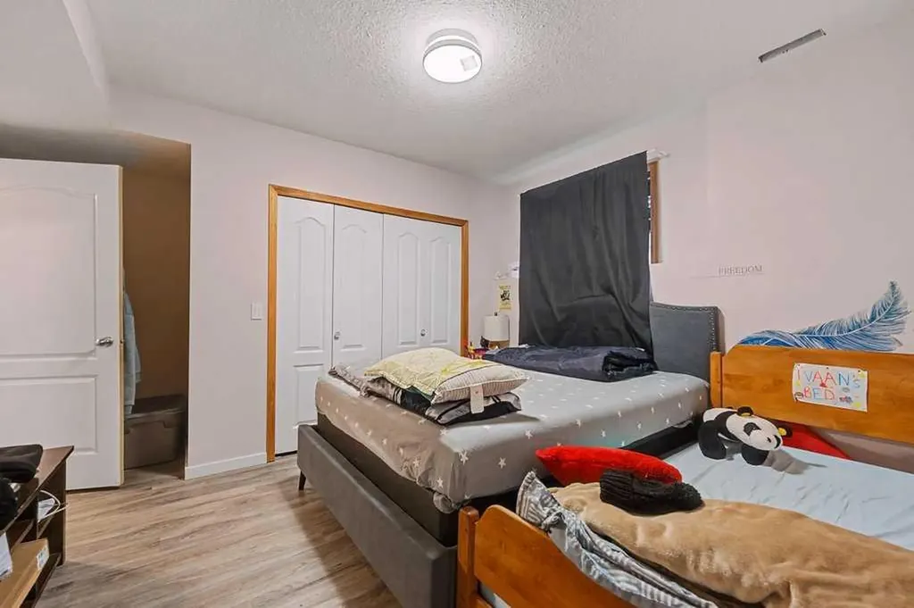 267 Panamount Hill NW Calgary AB T3K 5M3