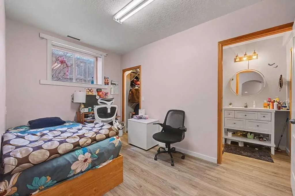 267 Panamount Hill NW Calgary AB T3K 5M3