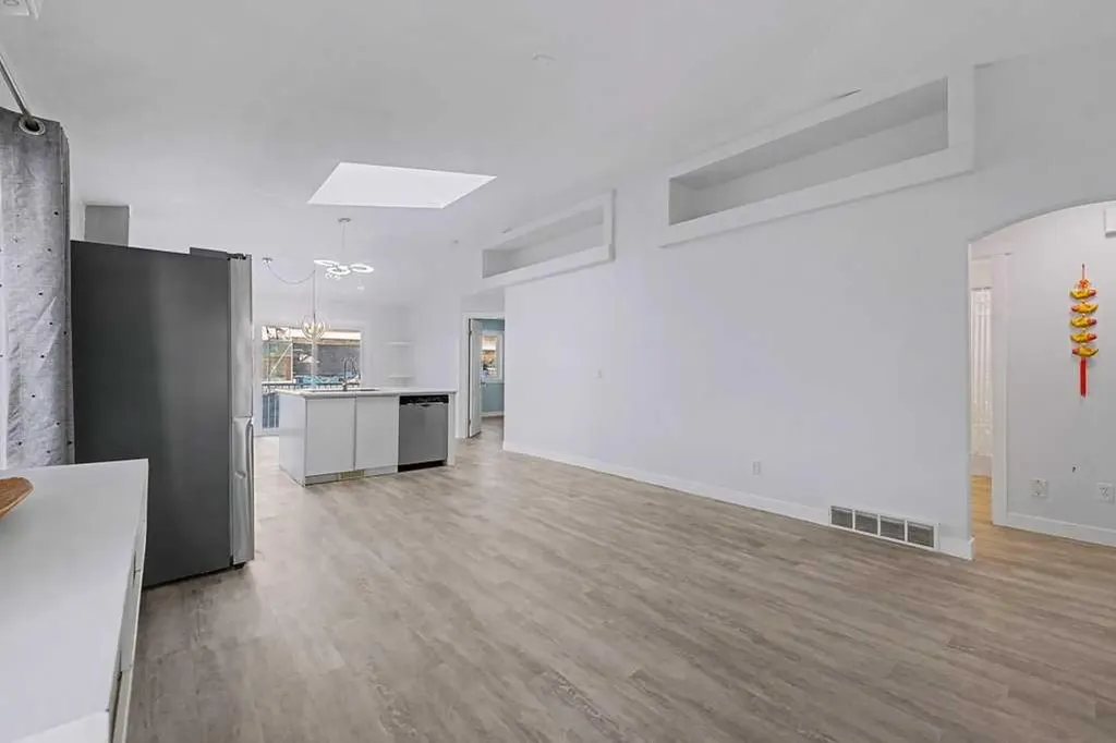 267 Panamount Hill NW Calgary AB T3K 5M3