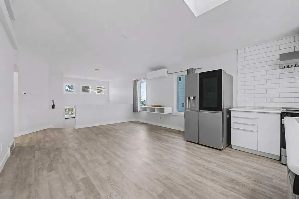 267 Panamount Hill NW Calgary AB T3K 5M3