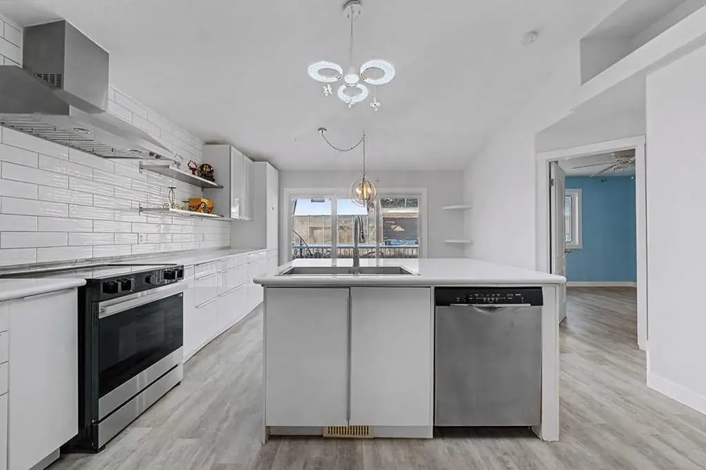 267 Panamount Hill NW Calgary AB T3K 5M3
