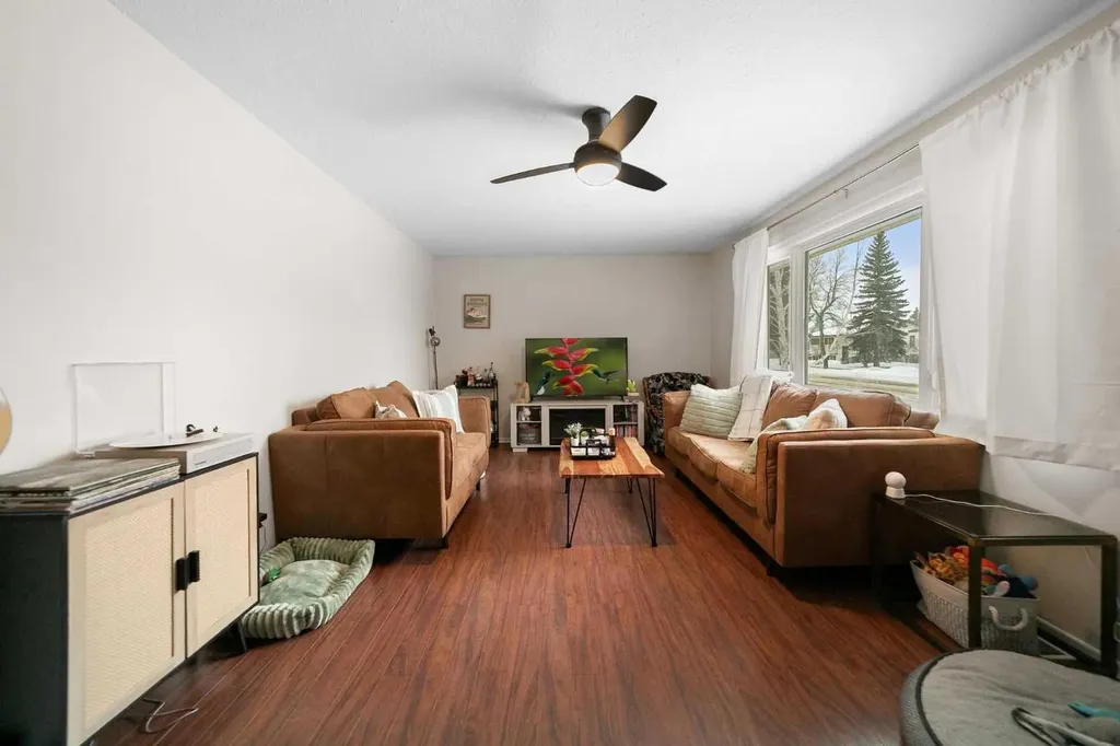 5228 53 Avenue Viking AB T0B4N0