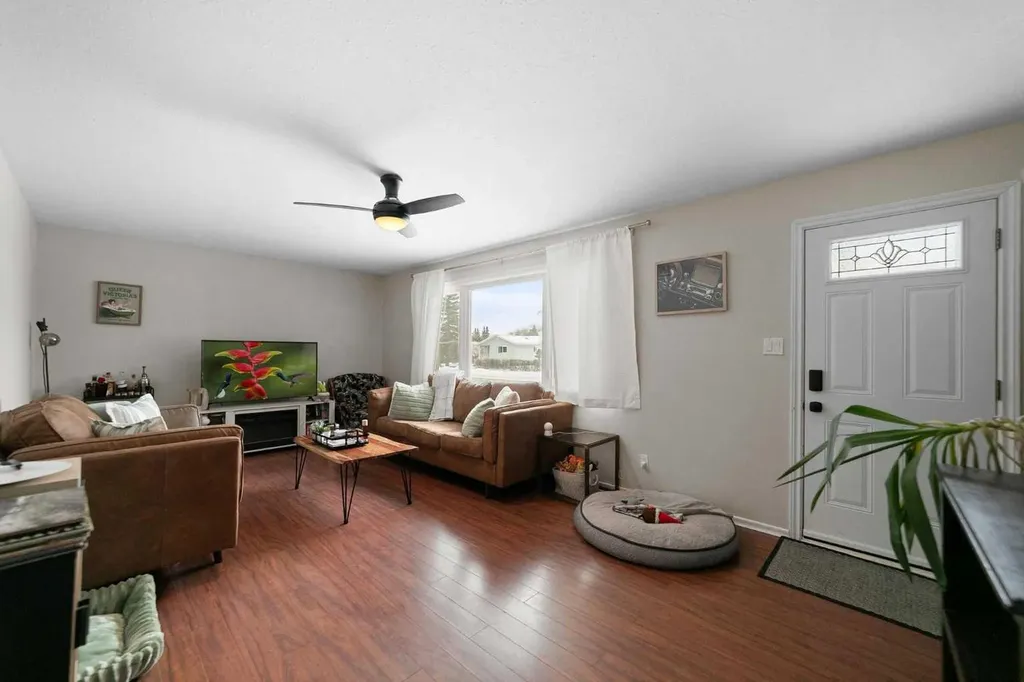 5228 53 Avenue Viking AB T0B4N0