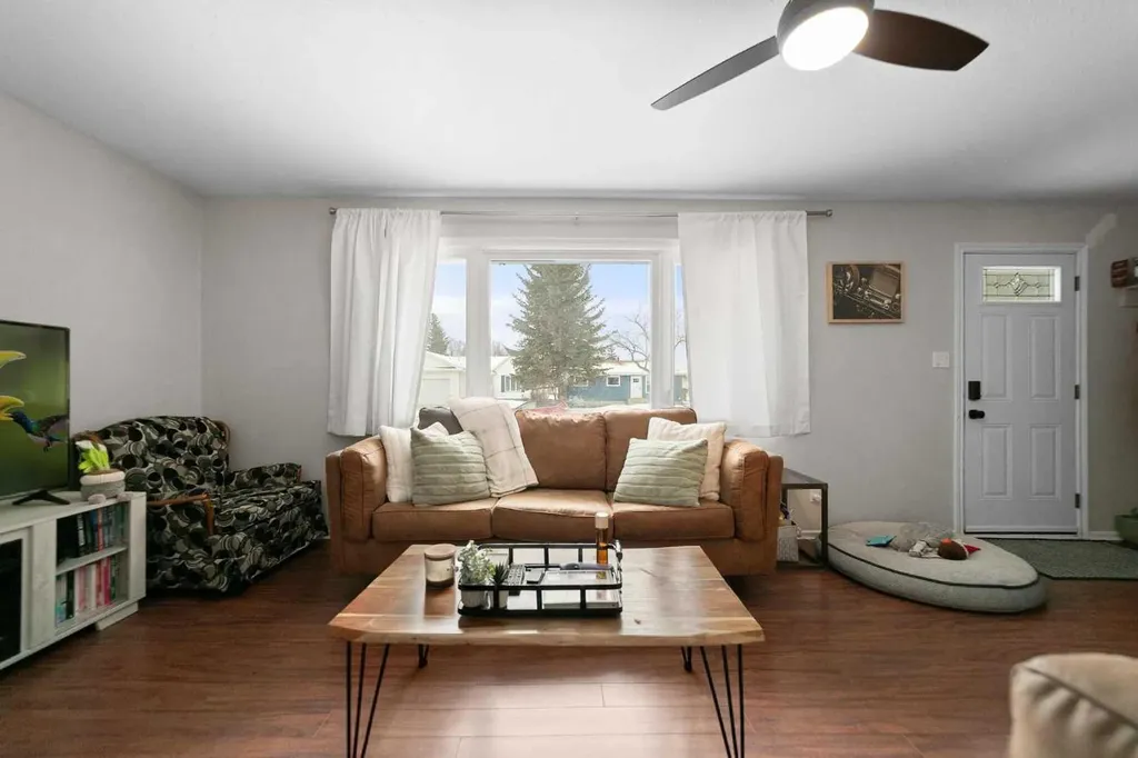 5228 53 Avenue Viking AB T0B4N0