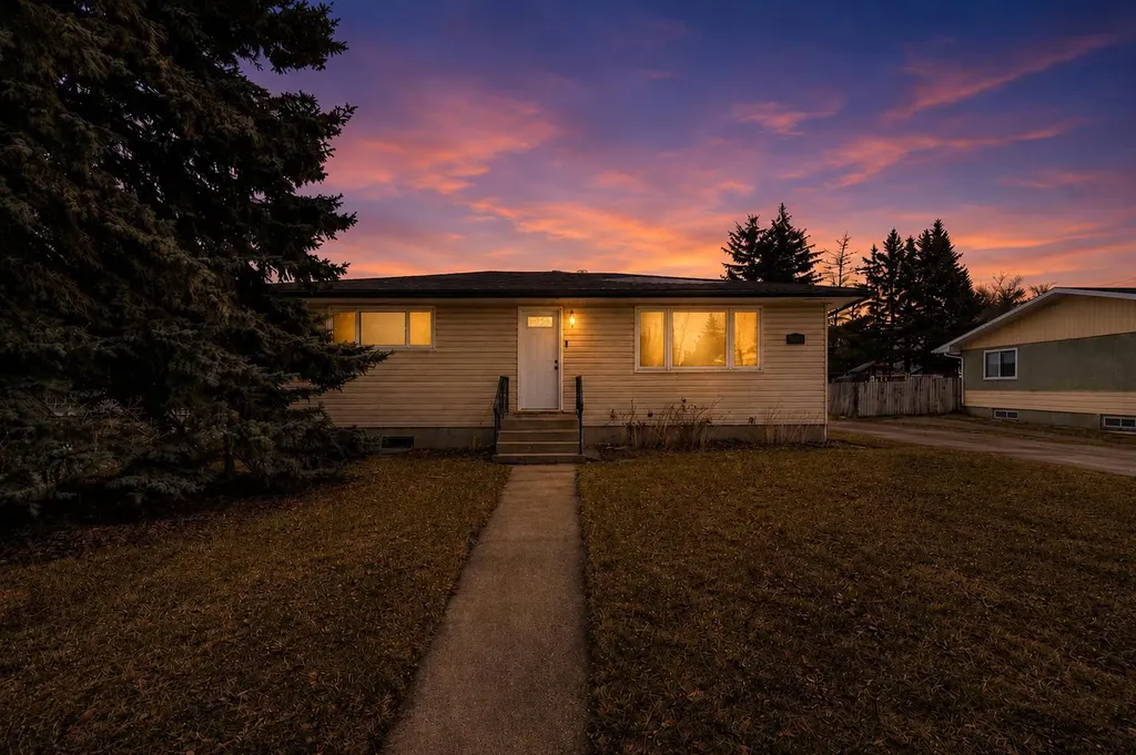 5228 53 Avenue Viking AB T0B4N0