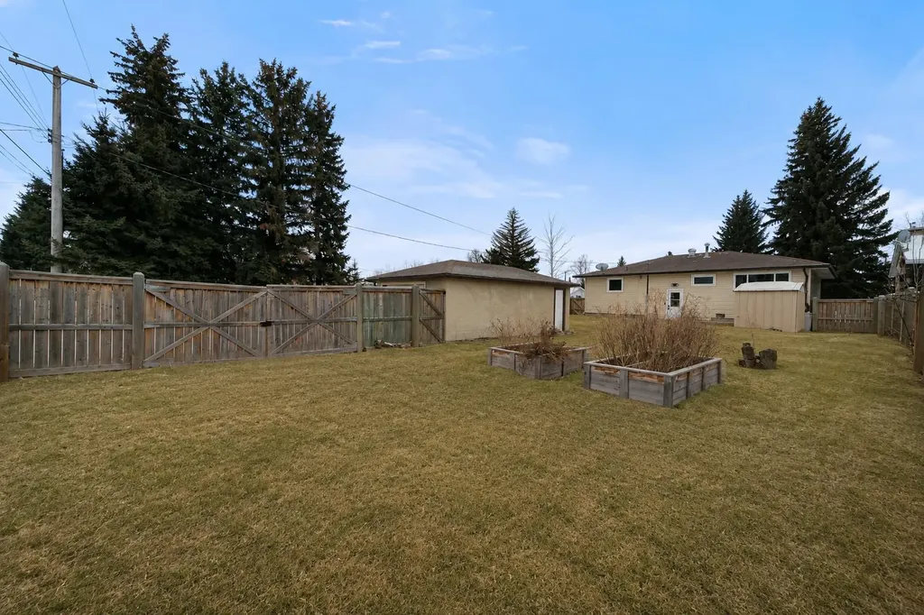 5228 53 Avenue Viking AB T0B4N0