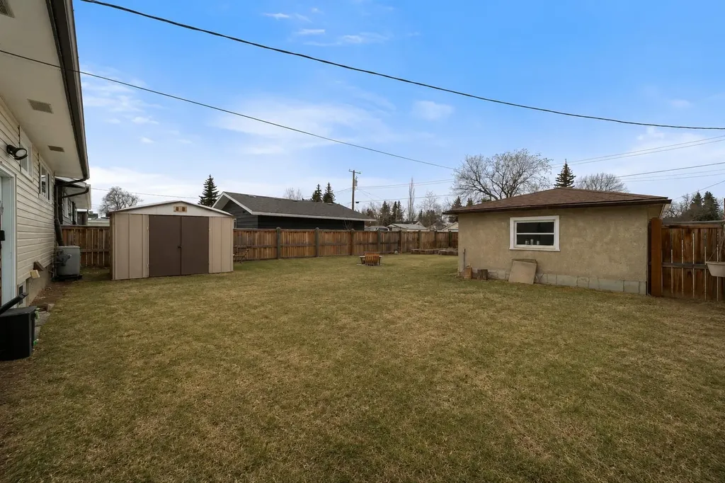 5228 53 Avenue Viking AB T0B4N0