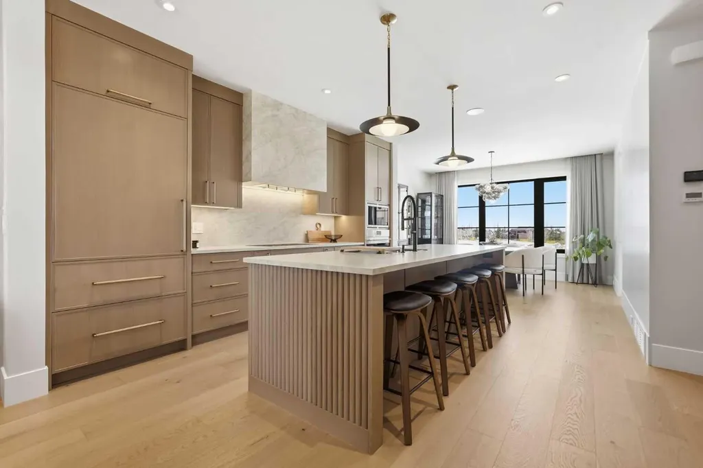 1700 73 Street SW Calgary AB T3H 0J6