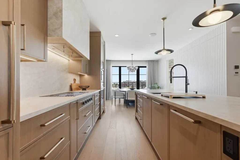 1700 73 Street SW Calgary AB T3H 0J6