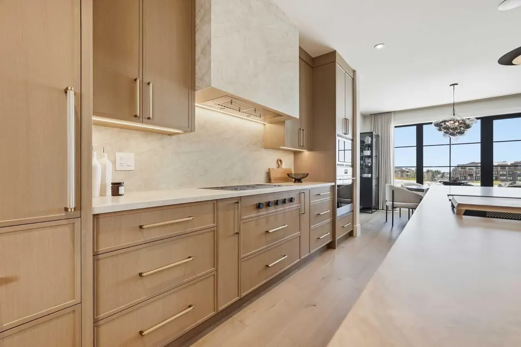 1700 73 Street SW Calgary AB T3H 0J6