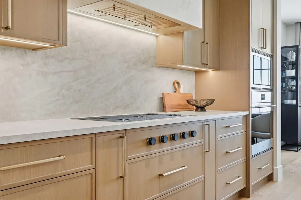 1700 73 Street SW Calgary AB T3H 0J6