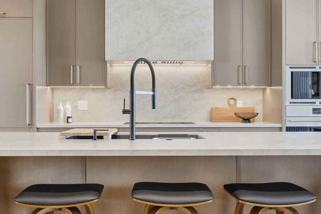1700 73 Street SW Calgary AB T3H 0J6