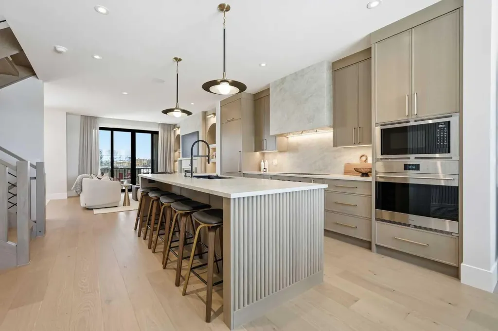 1700 73 Street SW Calgary AB T3H 0J6