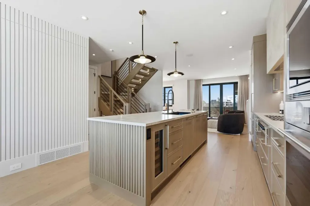 1700 73 Street SW Calgary AB T3H 0J6
