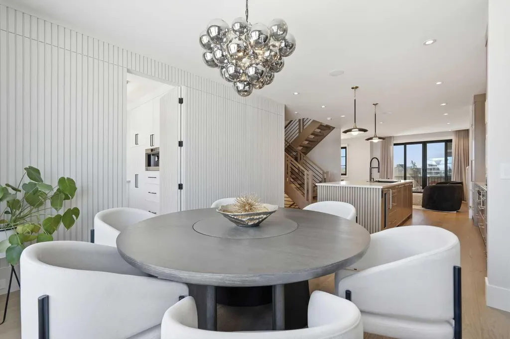 1700 73 Street SW Calgary AB T3H 0J6