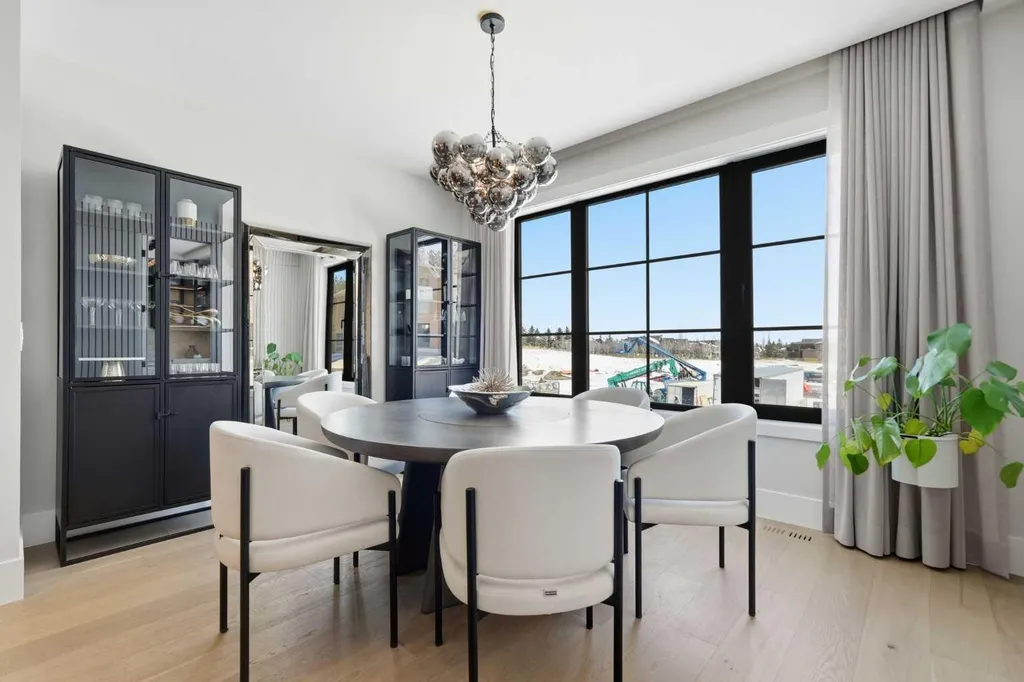 1700 73 Street SW Calgary AB T3H 0J6