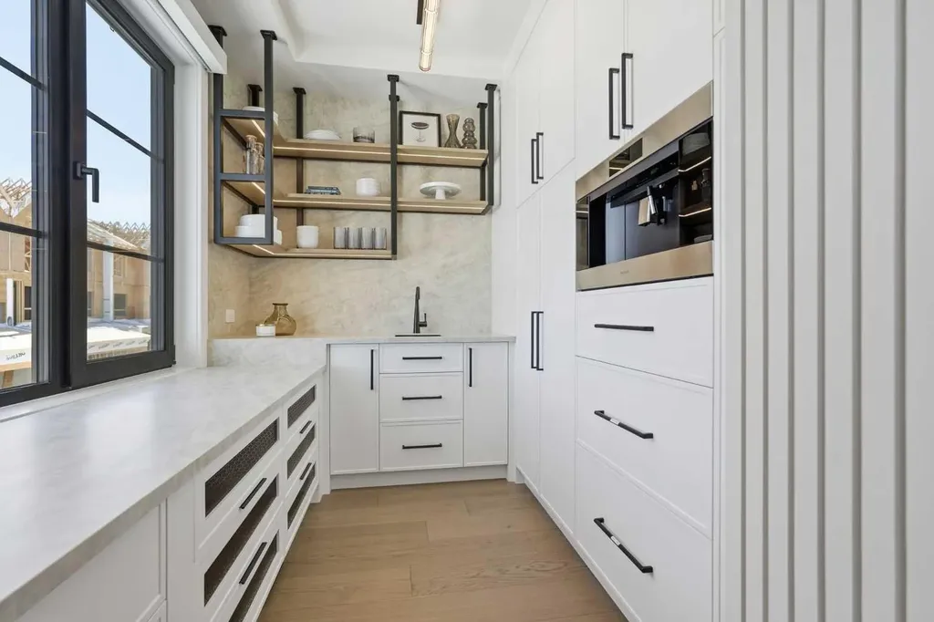 1700 73 Street SW Calgary AB T3H 0J6
