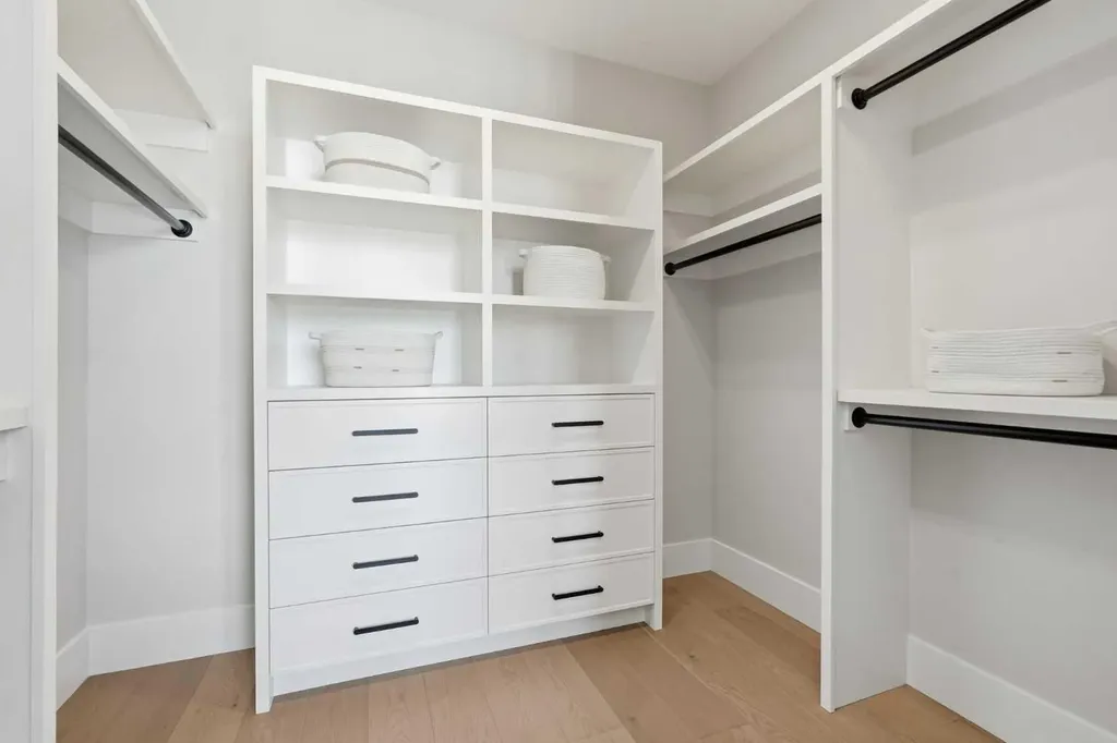 1700 73 Street SW Calgary AB T3H 0J6