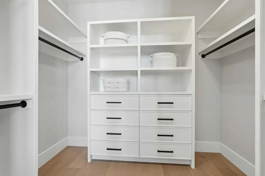 1700 73 Street SW Calgary AB T3H 0J6