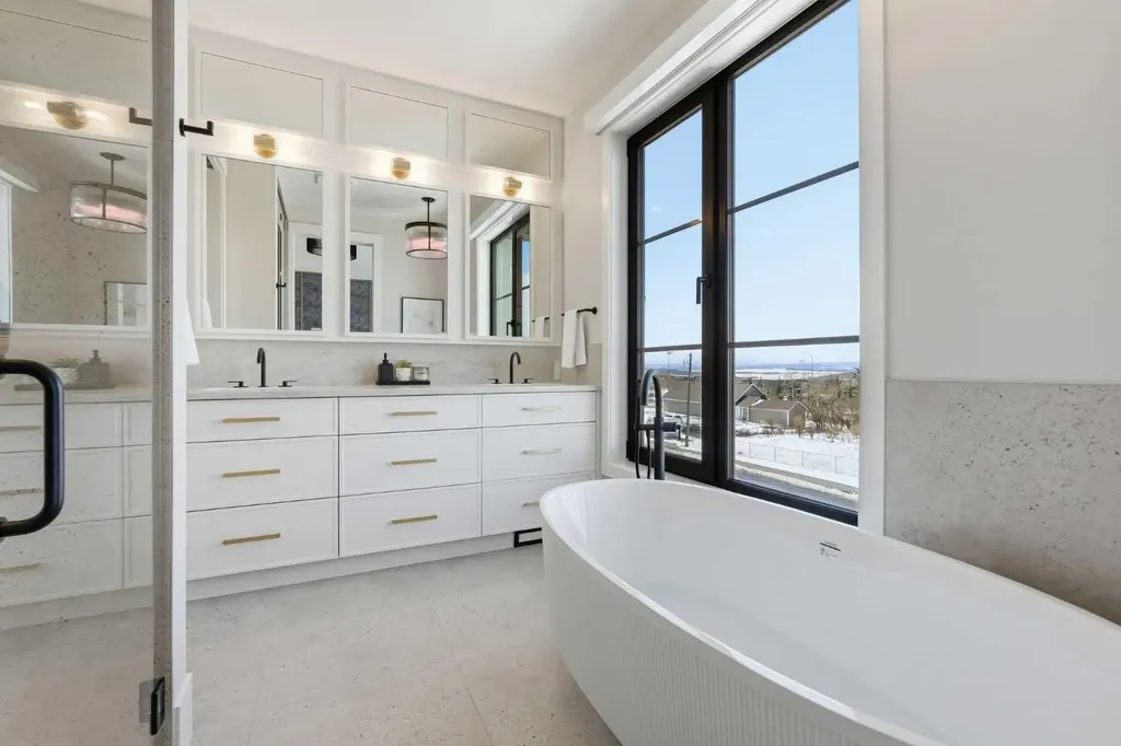 1700 73 Street SW Calgary AB T3H 0J6