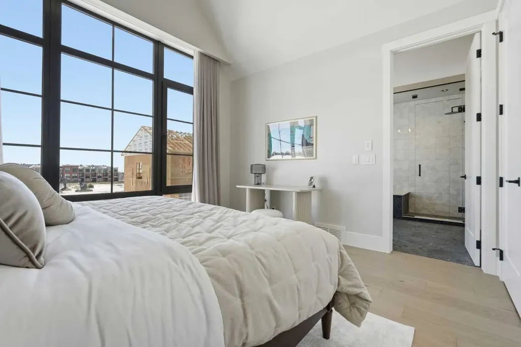 1700 73 Street SW Calgary AB T3H 0J6