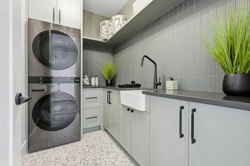1700 73 Street SW Calgary AB T3H 0J6