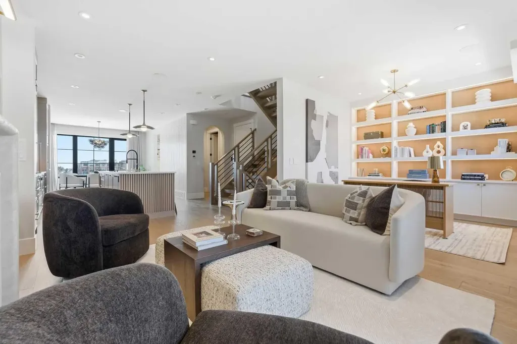 1700 73 Street SW Calgary AB T3H 0J6