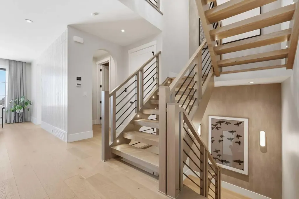 1700 73 Street SW Calgary AB T3H 0J6