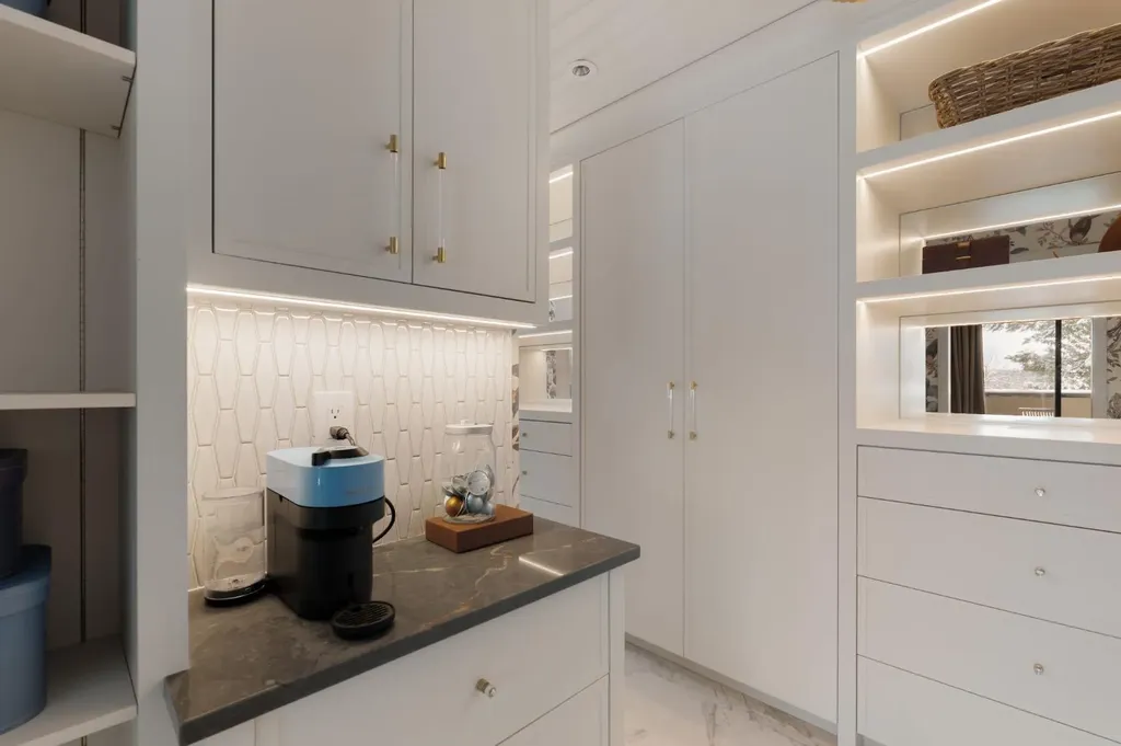 112 Pump Hill Green SW Calgary AB T2V 4L4