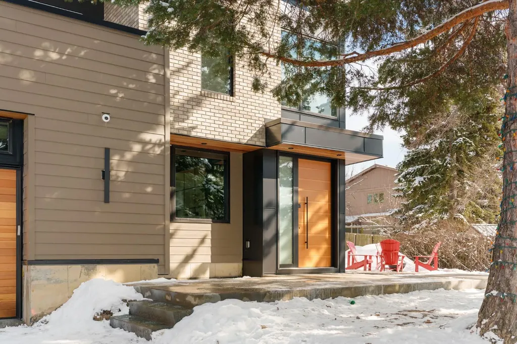 112 Pump Hill Green SW Calgary AB T2V 4L4