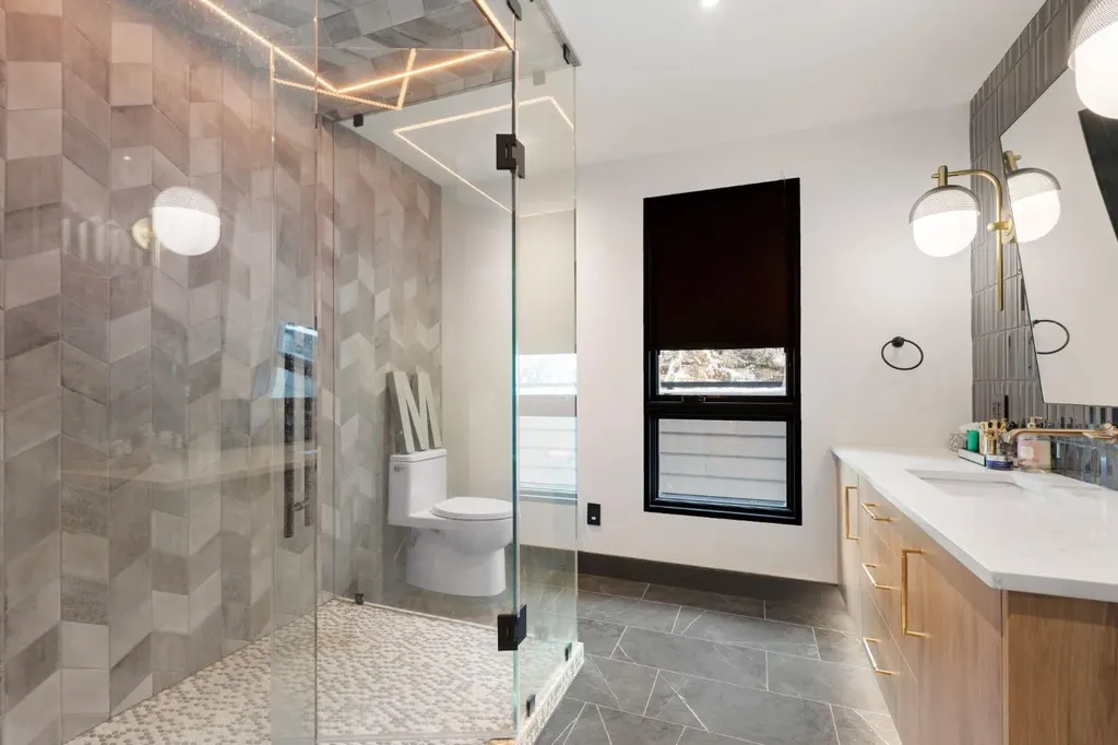 112 Pump Hill Green SW Calgary AB T2V 4L4