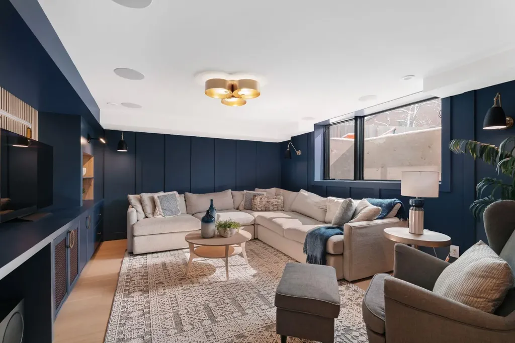 112 Pump Hill Green SW Calgary AB T2V 4L4