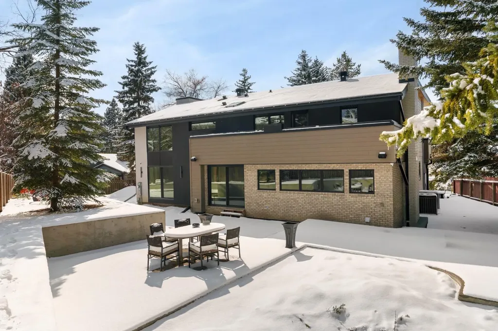 112 Pump Hill Green SW Calgary AB T2V 4L4