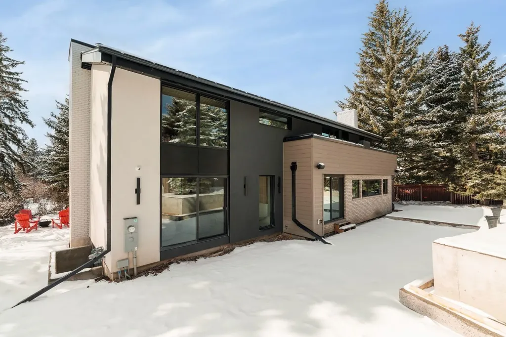 112 Pump Hill Green SW Calgary AB T2V 4L4