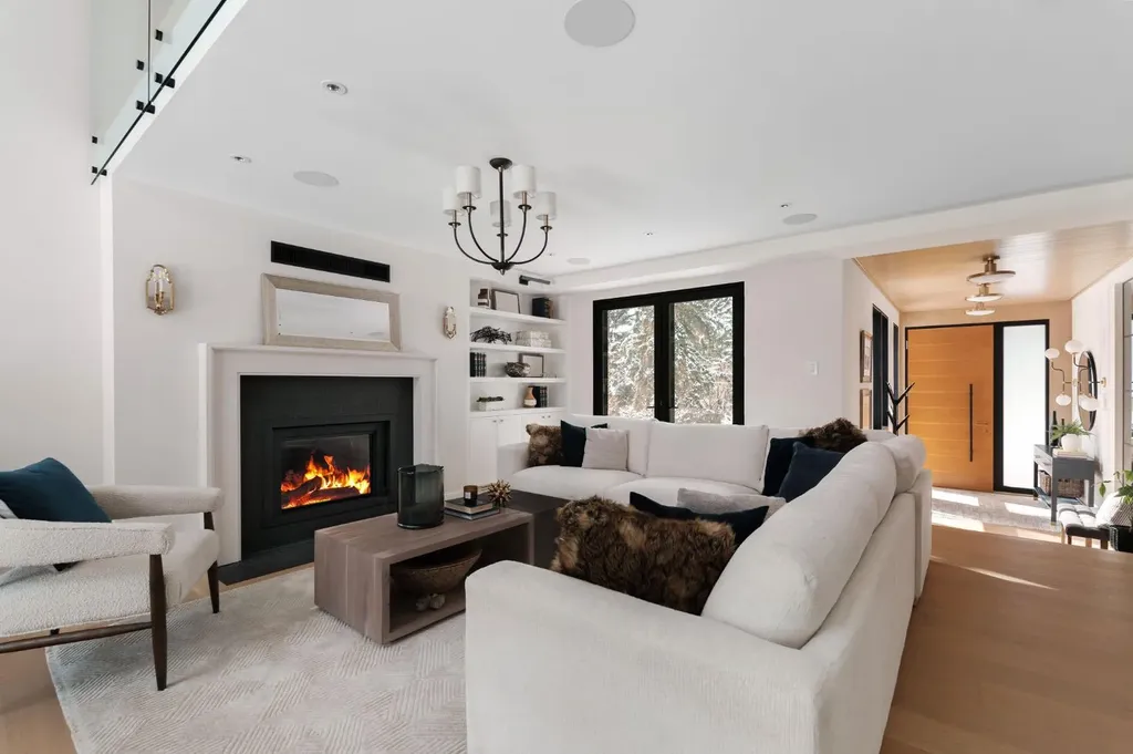 112 Pump Hill Green SW Calgary AB T2V 4L4