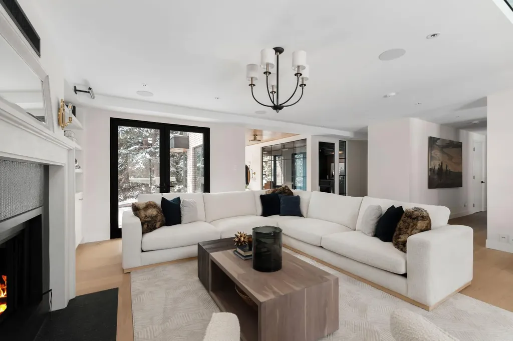 112 Pump Hill Green SW Calgary AB T2V 4L4