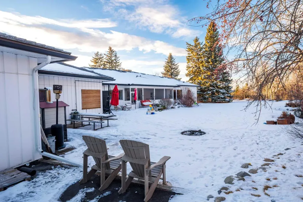 187 Slopeview Drive SW Calgary AB T3H 4G6