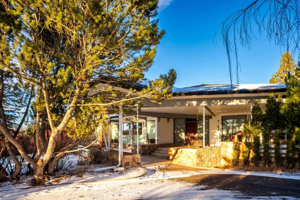 187 Slopeview Drive SW Calgary AB T3H 4G6